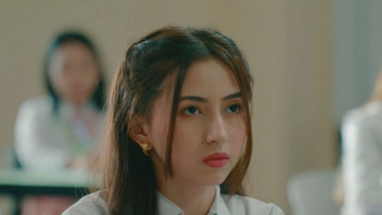 Phim Anh Chàng Và Mối Tình Với Cô Sinh Viên - Doblado (2022)