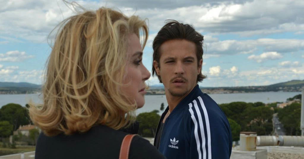 Phim Những Điều Chia Cách Chúng Ta - All That Divides Us (2017)