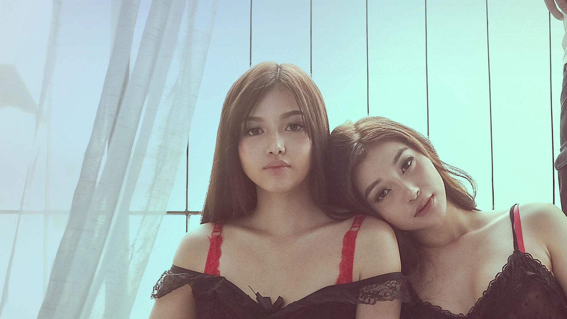 Phim Vị Khách Đặc Biệt - Package Deal (2024)